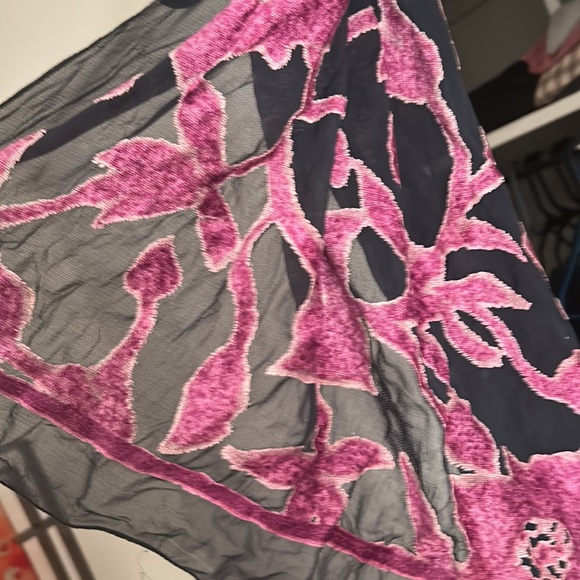 Beautiful made in Italy silk scarf - Picture 2 of 3